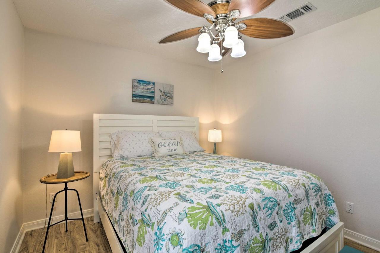 Holiday home Beachfront Getaway With Deck And Views! Galveston