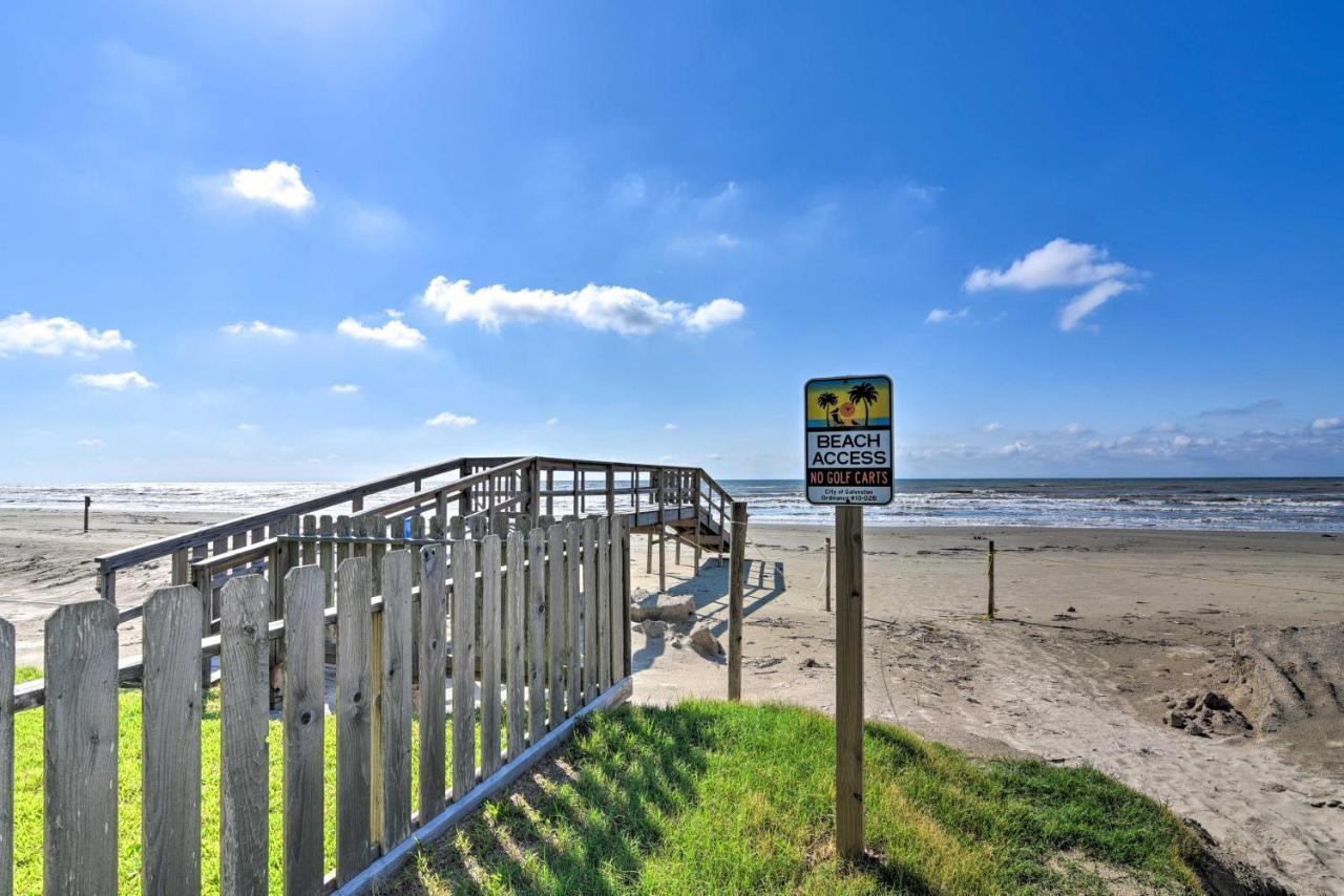 Beachfront Getaway With Deck And Views! Holiday home