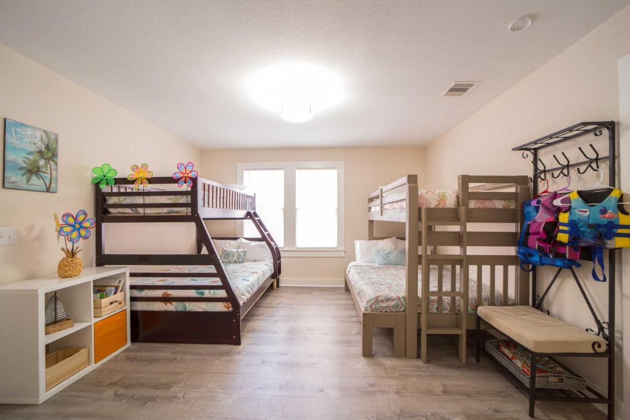 Bright Half Mi To Pleasure Pier Holiday home