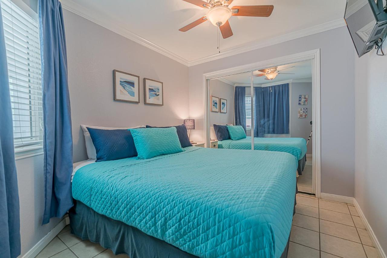 Great In Seascape Fabulous Pool Area Private Boardwalk Takes Right To The Apartment Galveston