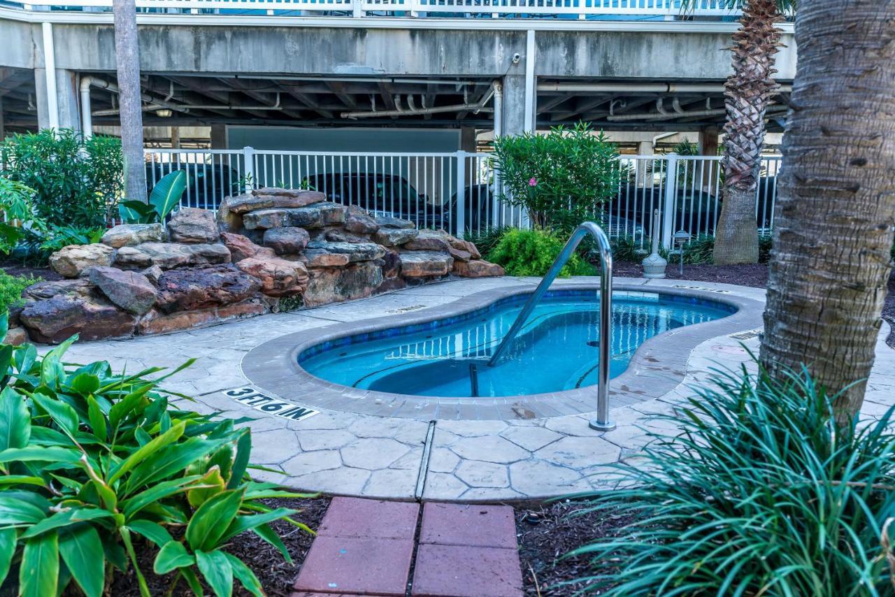 Apartment Great In Seascape Fabulous Pool Area Private Boardwalk Takes Right To The