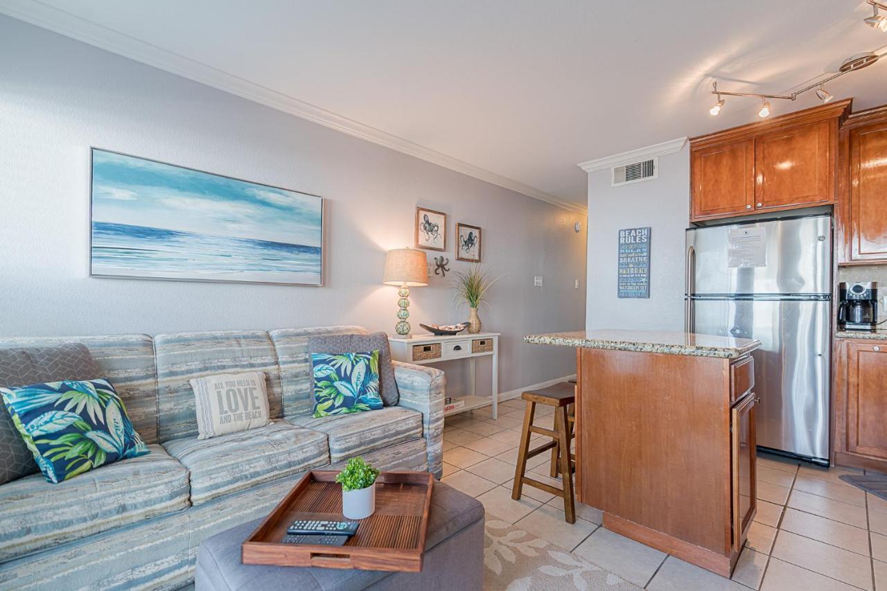 Great In Seascape Fabulous Pool Area Private Boardwalk Takes Right To The * Galveston