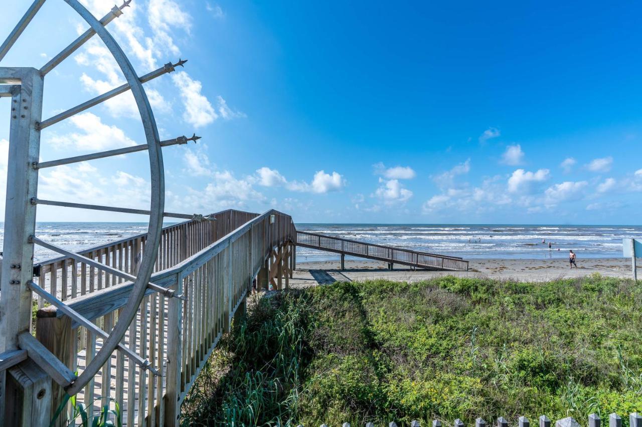 Great In Seascape Fabulous Pool Area Private Boardwalk Takes Right To The * Galveston