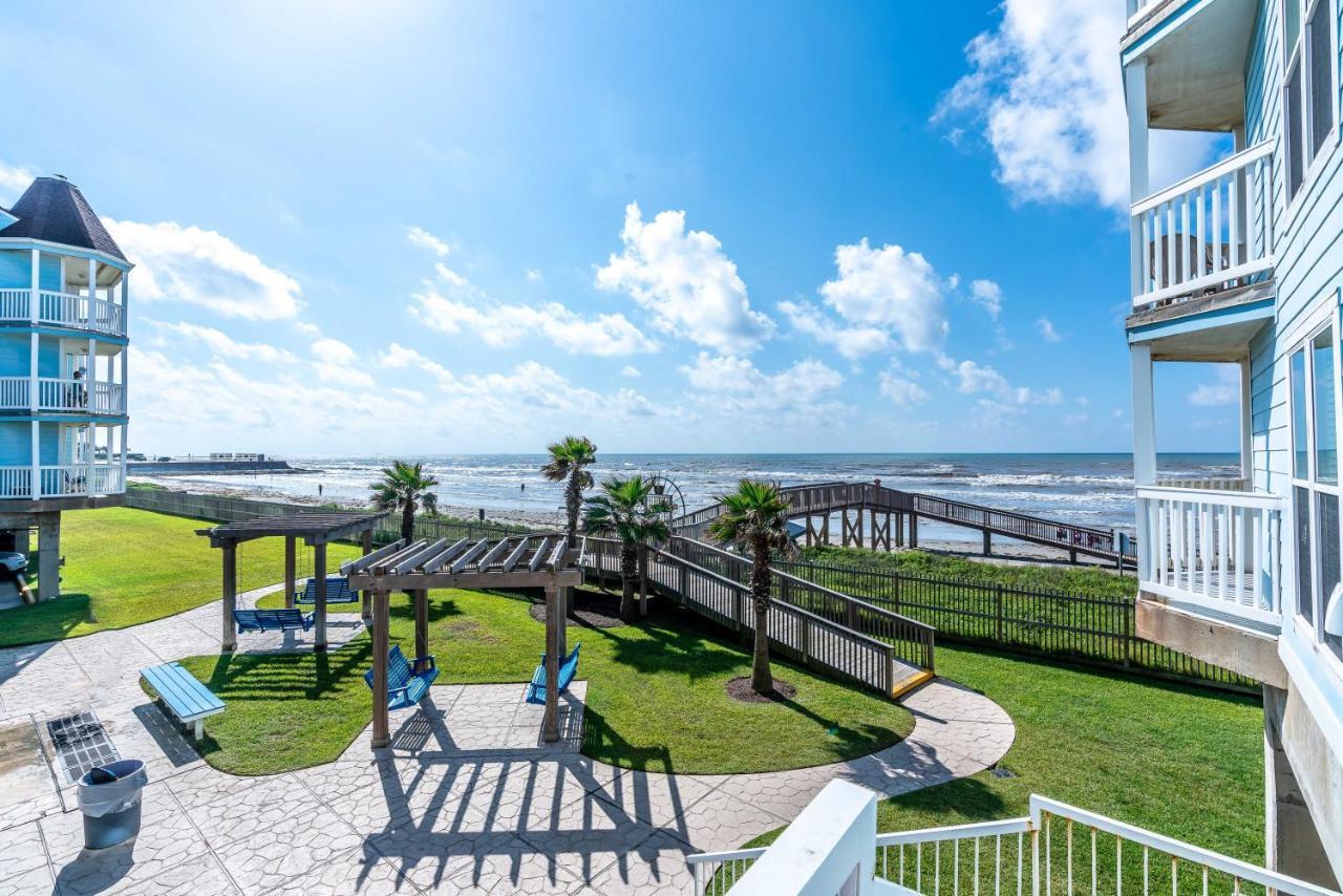 Great In Seascape Fabulous Pool Area Private Boardwalk Takes Right To The Galveston