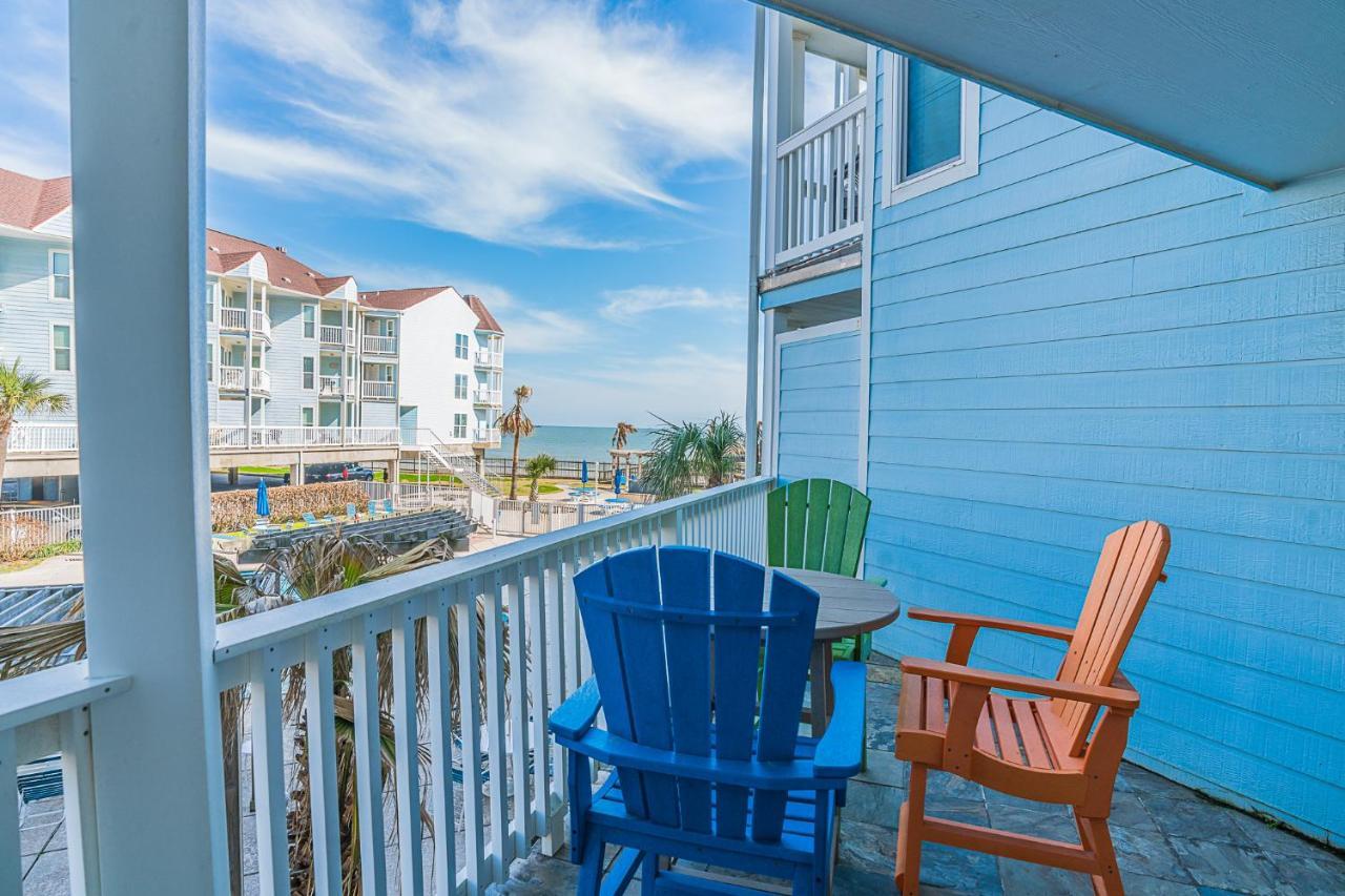 Great In Seascape Fabulous Pool Area Private Boardwalk Takes Right To The * Galveston