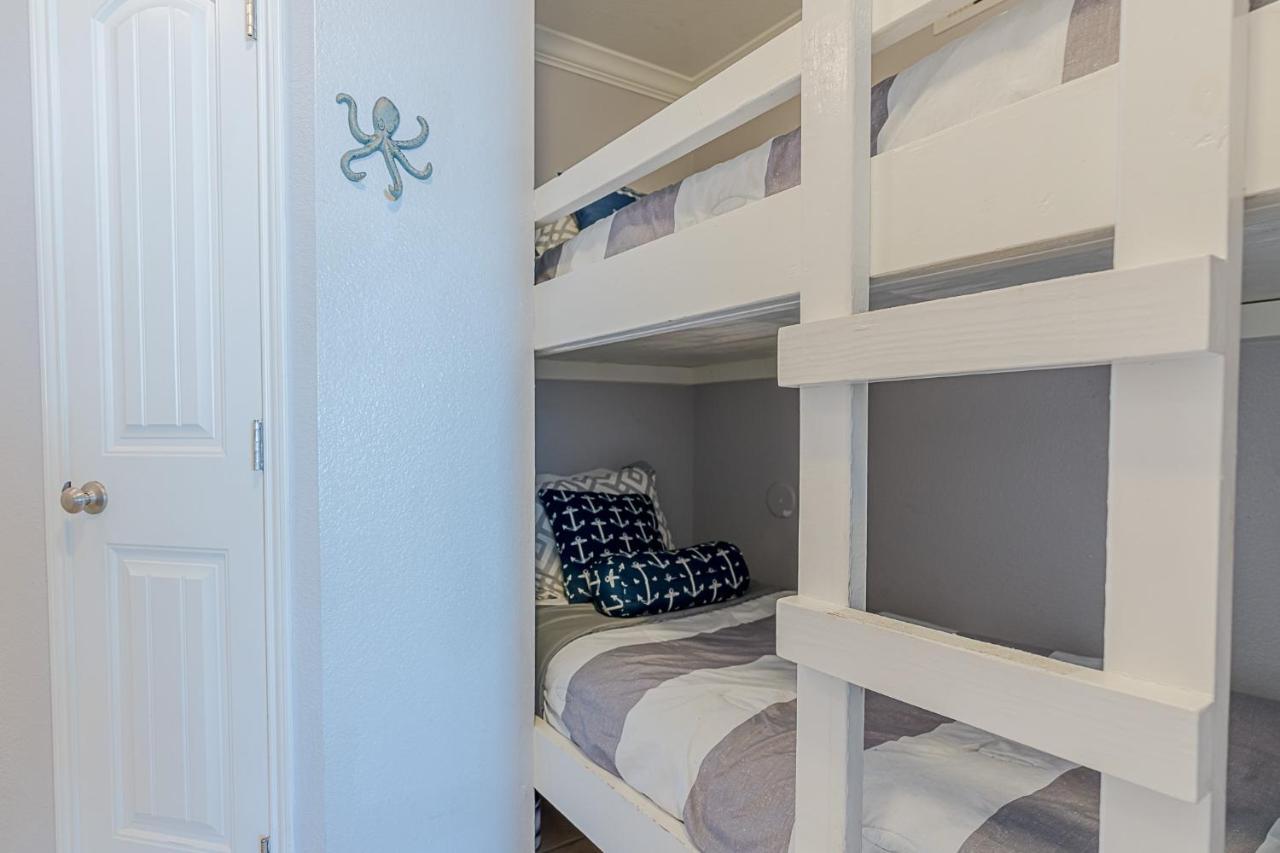 Great In Seascape Fabulous Pool Area Private Boardwalk Takes Right To The