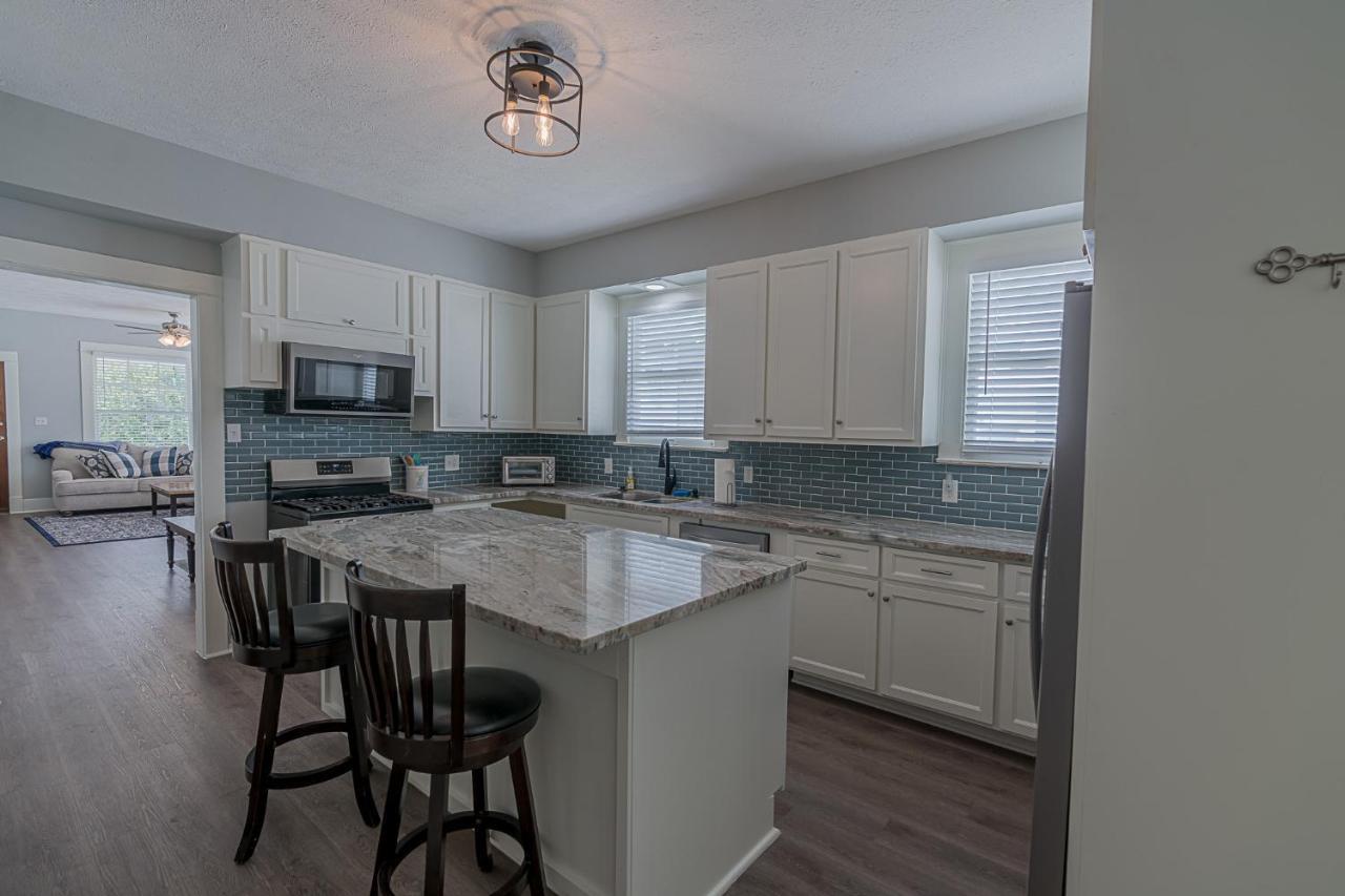 Uptown Newly Updated Near The Harbor And Utmb Holiday home *