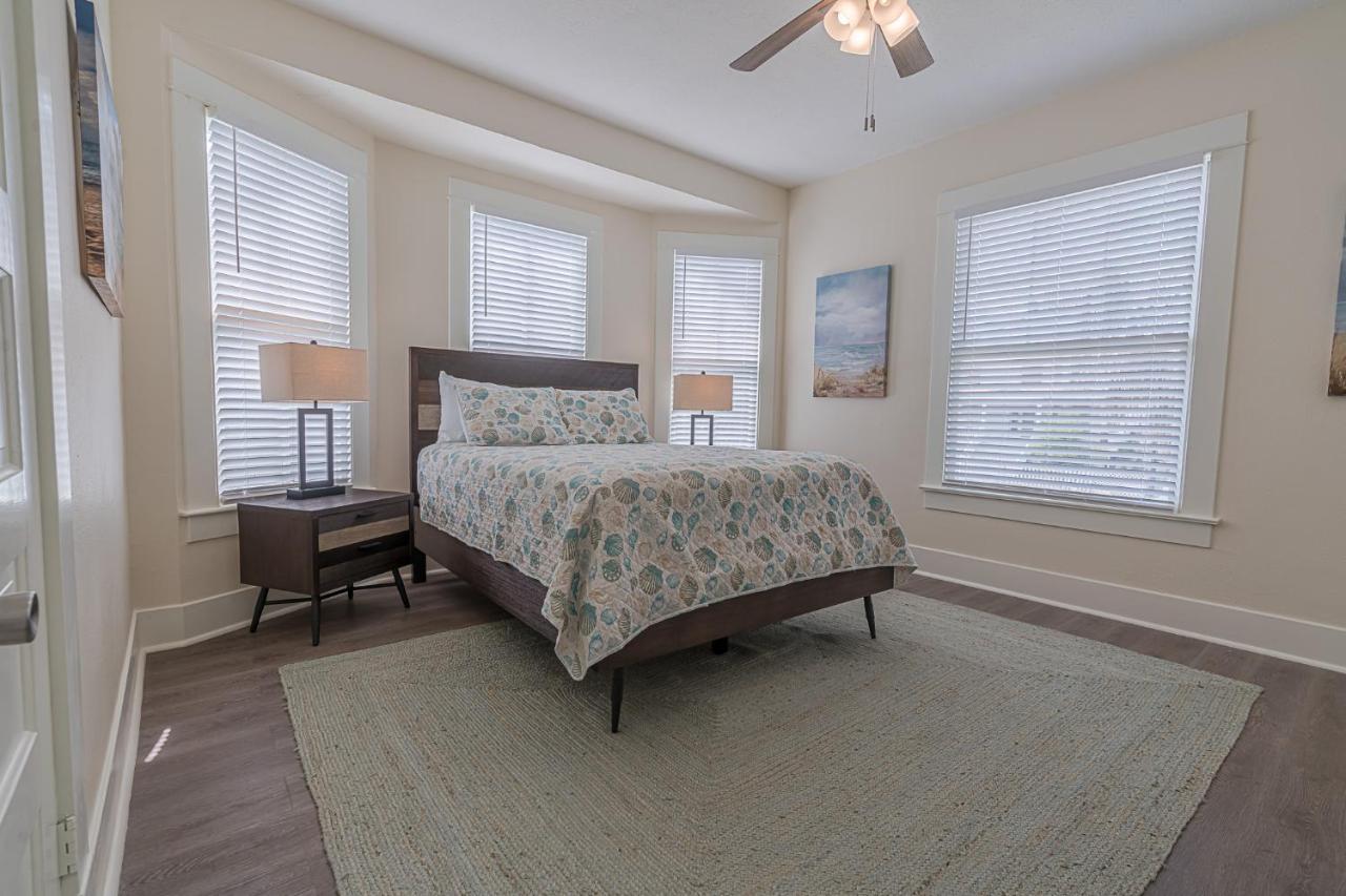 Holiday home Uptown Newly Updated Near The Harbor And Utmb *