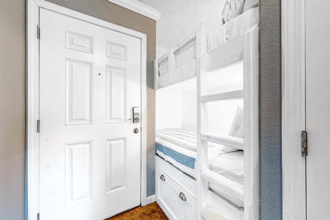 Seawall Ii Apartment