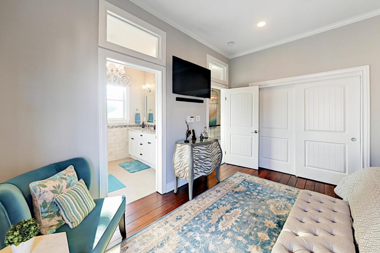 The Beachy & Charming Whale Holiday home Galveston