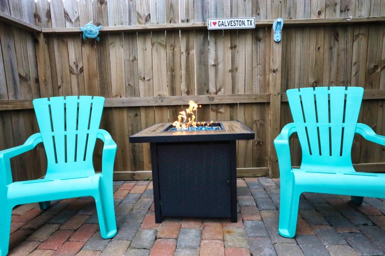 Holiday home Hidden Hideaway! Bungalow 2 Blocks From The Beach! Sleeps 3 Galveston