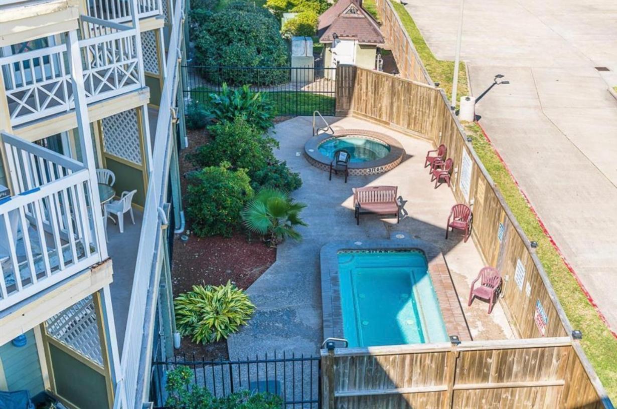 Aparthotel Escape - Floor Ocean Views - Heated Pool - Seawall Blvd Galveston