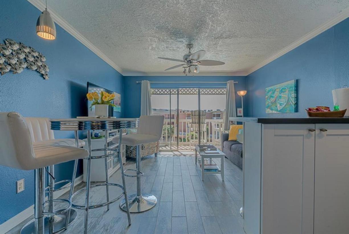 Aparthotel Escape - Floor Ocean Views - Heated Pool - Seawall Blvd Galveston