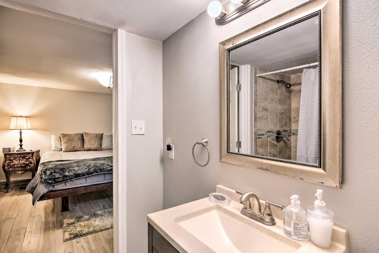 Apartment Walkable With Hot Tub Access