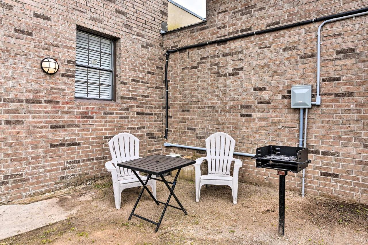 Walkable With Hot Tub Access Apartment *