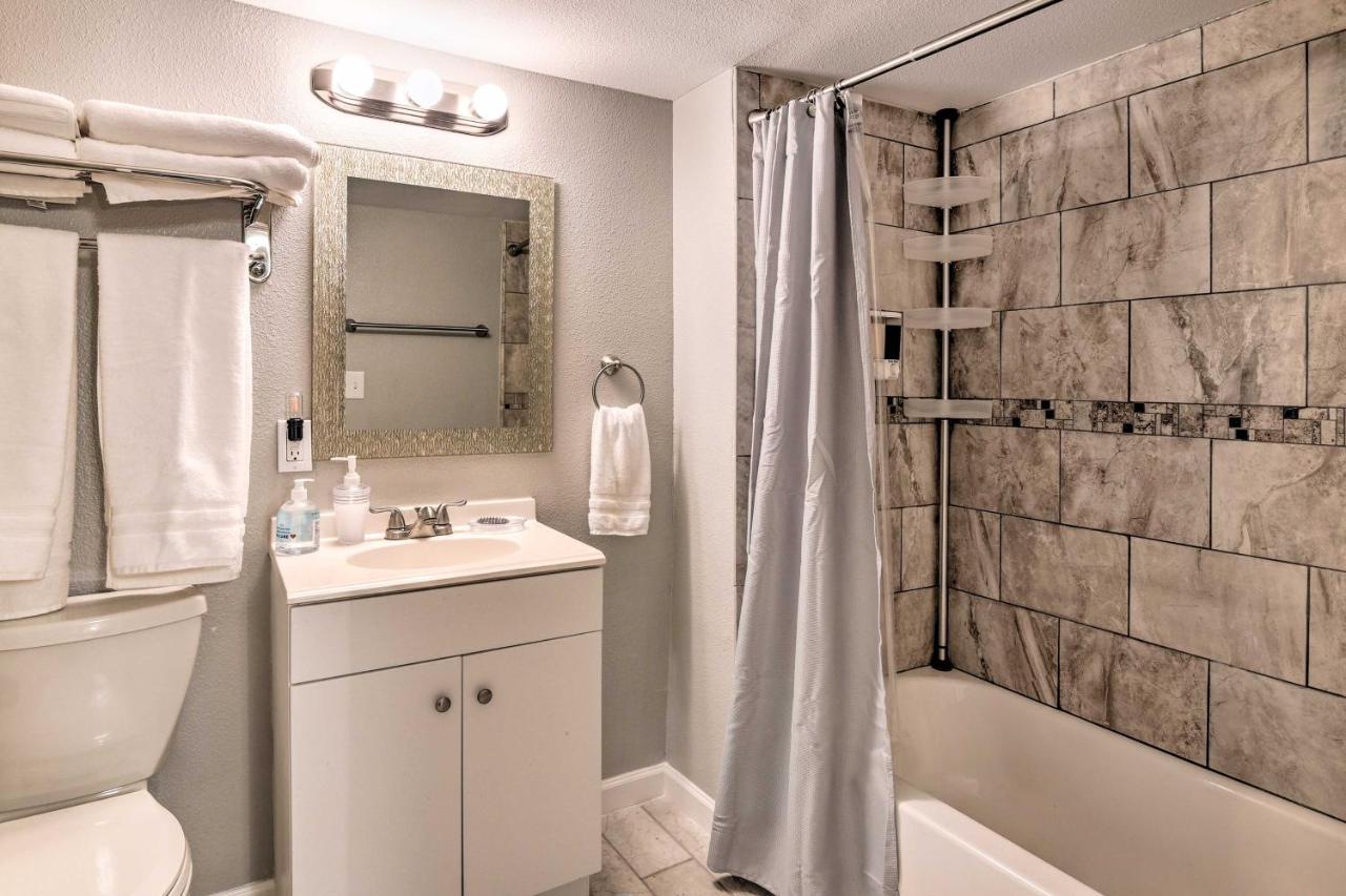 Walkable With Hot Tub Access Apartment *
