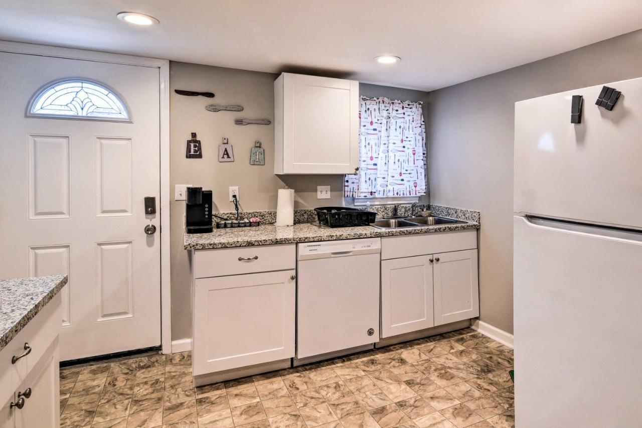 Apartment Walkable With Hot Tub Access