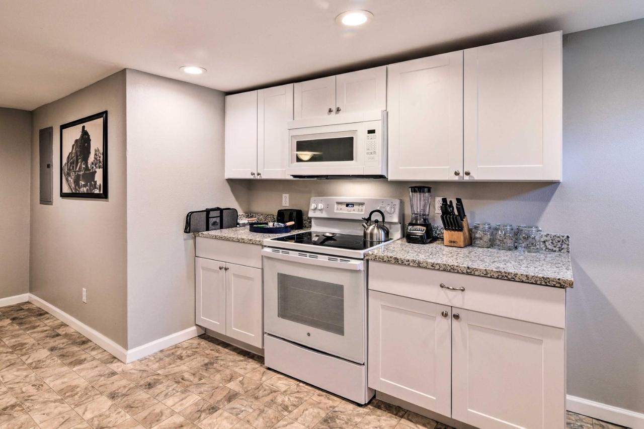 Walkable With Hot Tub Access * Galveston