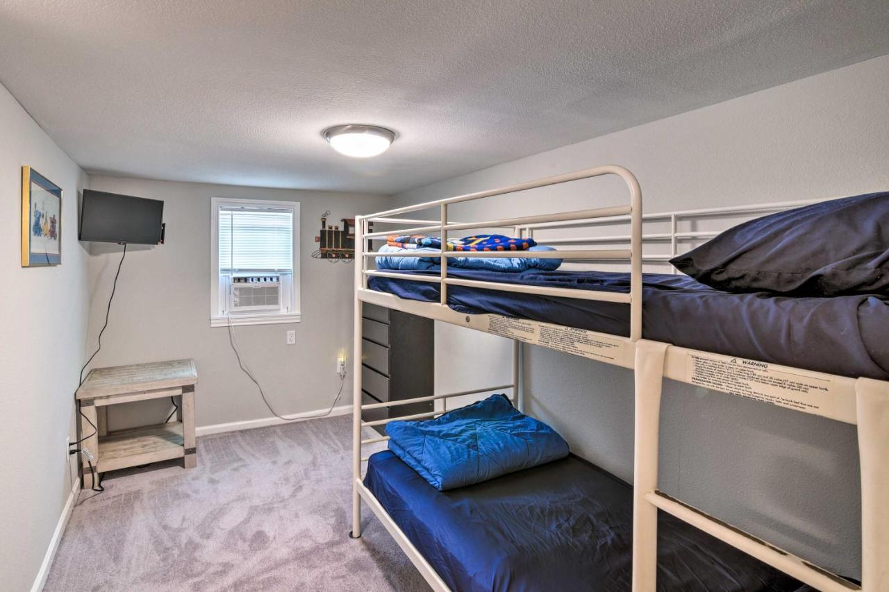Walkable With Hot Tub Access Apartment