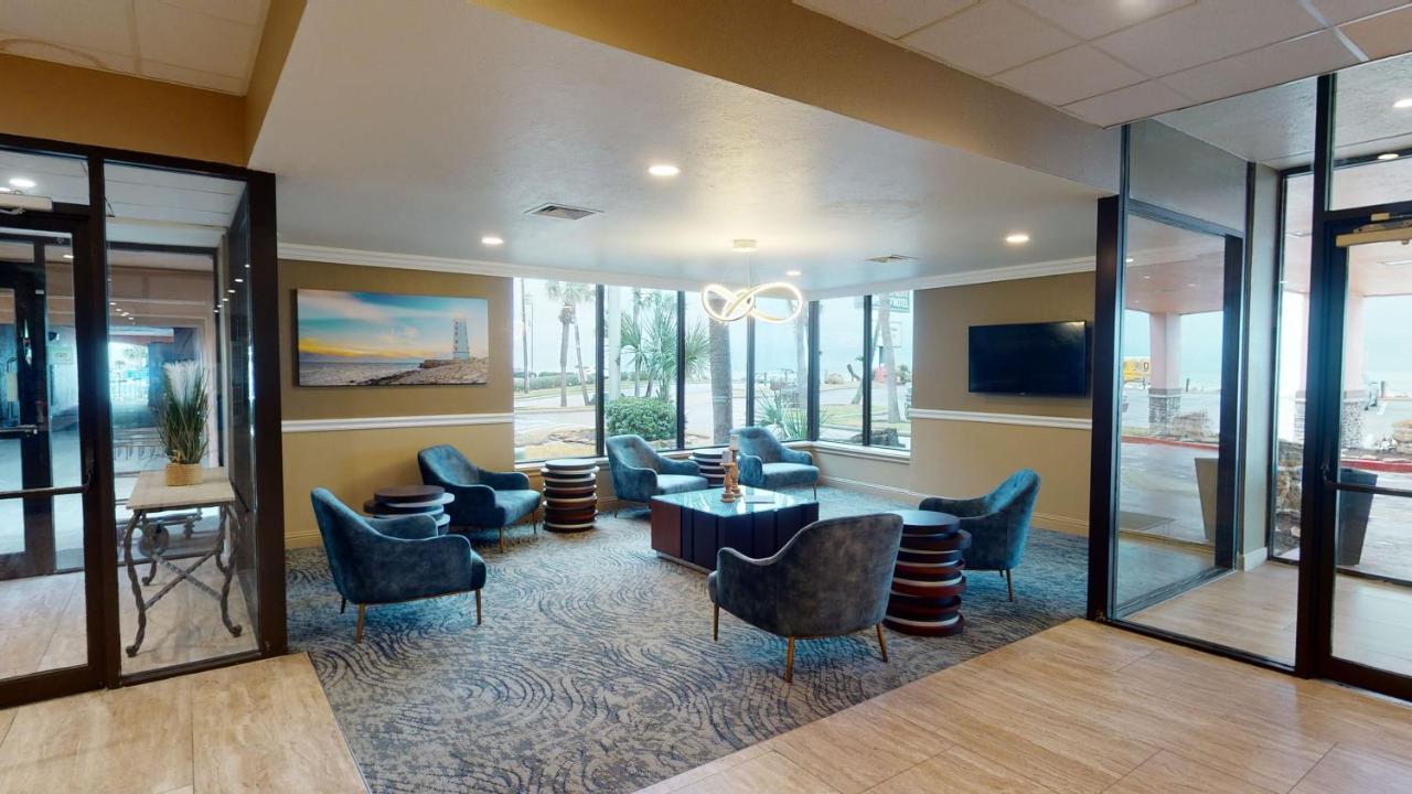 Beachfront Palms Galveston