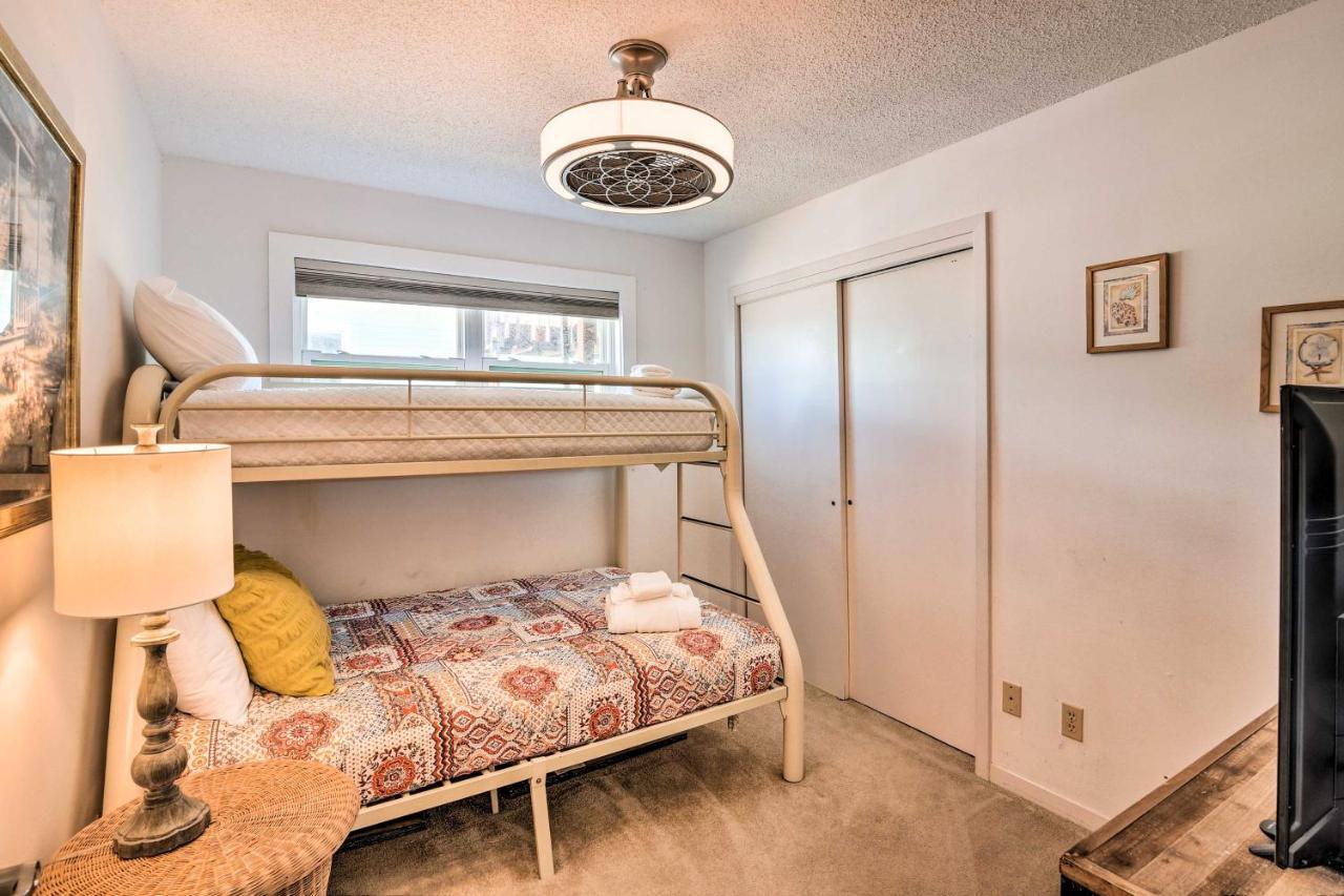 Sea Isle Getaway Less Than 1 Mile To Beach! Holiday home Galveston