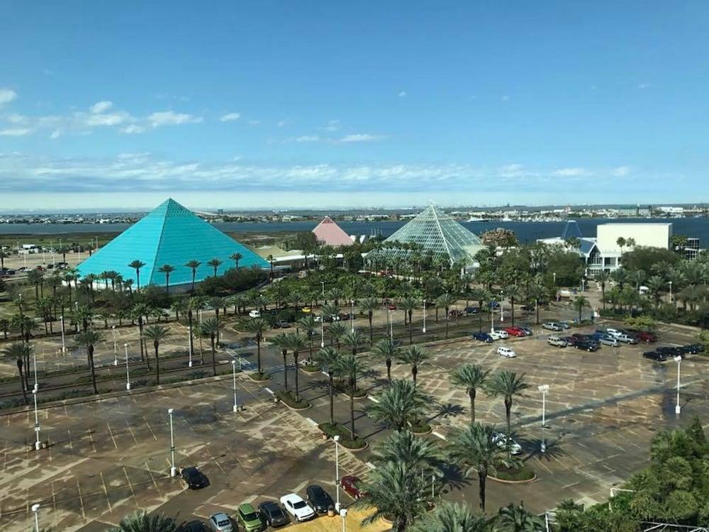 Moody Gardens And Convention Center Resort 4*
