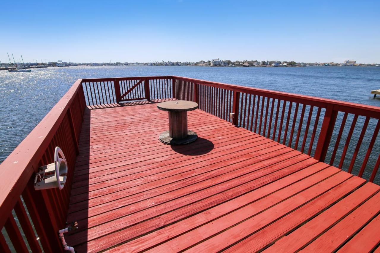 Pool Days And Dock Nights Holiday home