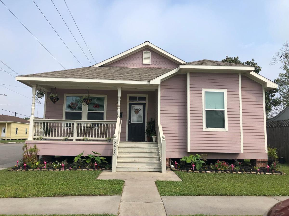 The Dusty Rose Chateau. Holiday home Galveston