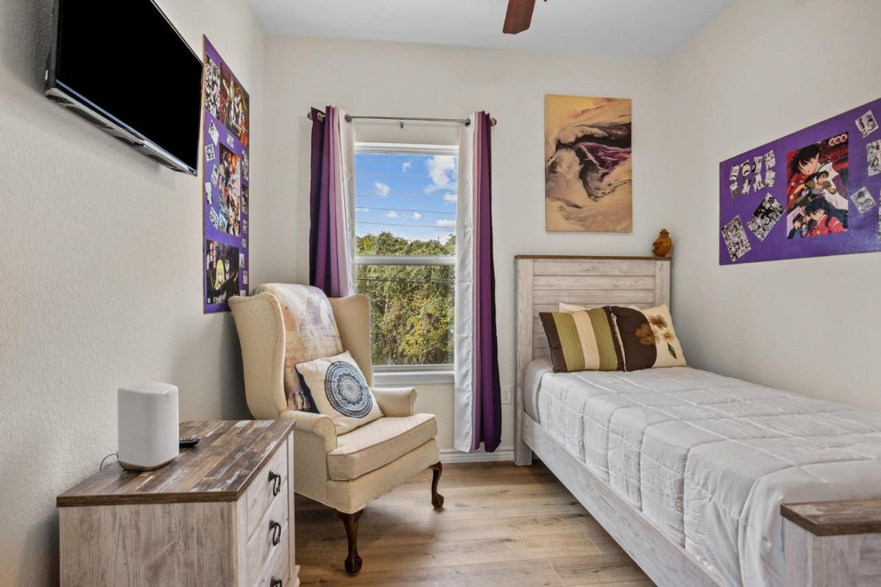 4 Bedroom 2 Bath With Game And Washerdryer *