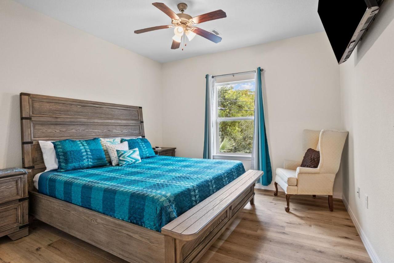 4 Bedroom 2 Bath With Game And Washerdryer Holiday home *