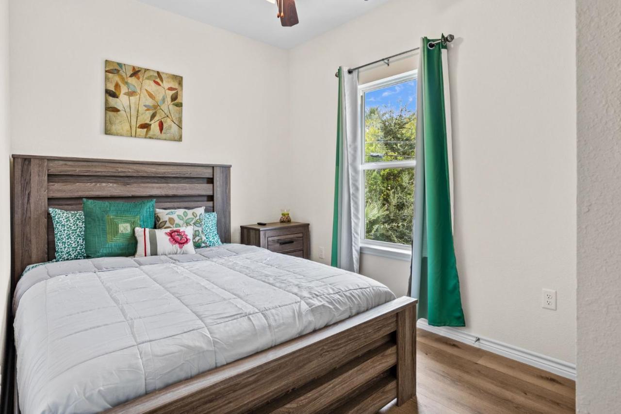 4 Bedroom 2 Bath With Game And Washerdryer *