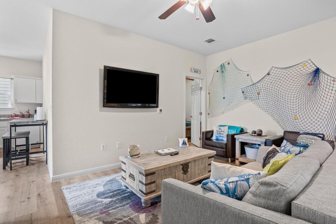 4 Bedroom 2 Bath With Game And Washerdryer * Galveston