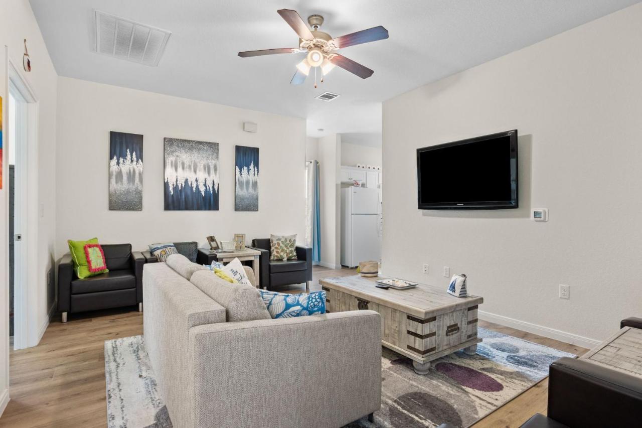 4 Bedroom 2 Bath With Game And Washerdryer