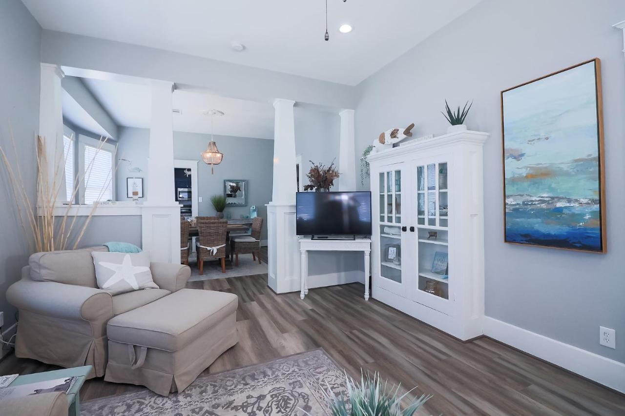 The Old Flamingo Vibrant Just 2 Mins From The Holiday home Galveston