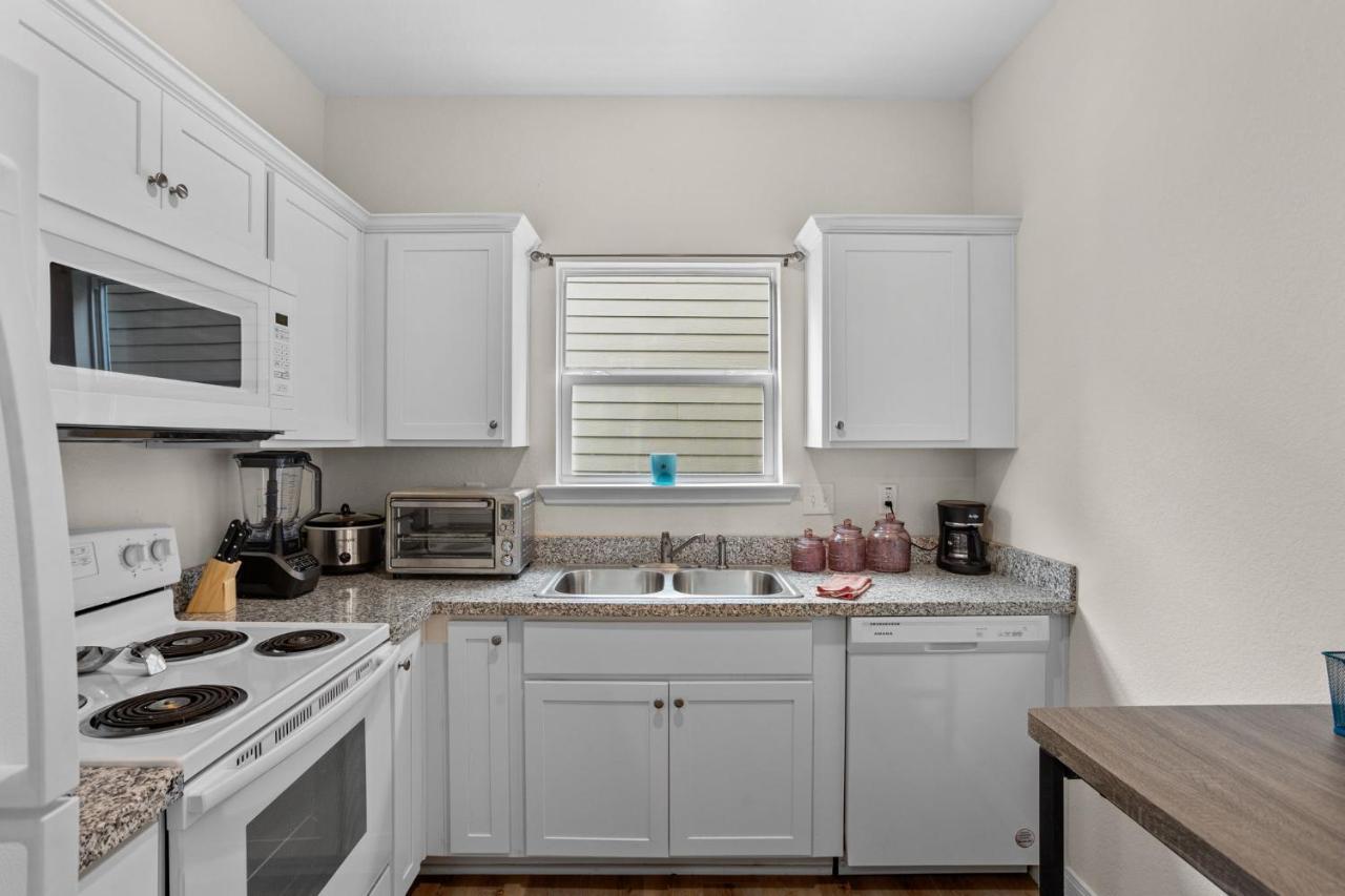 4 Bedroom 2 Bath With Game And Washerdryer * Galveston