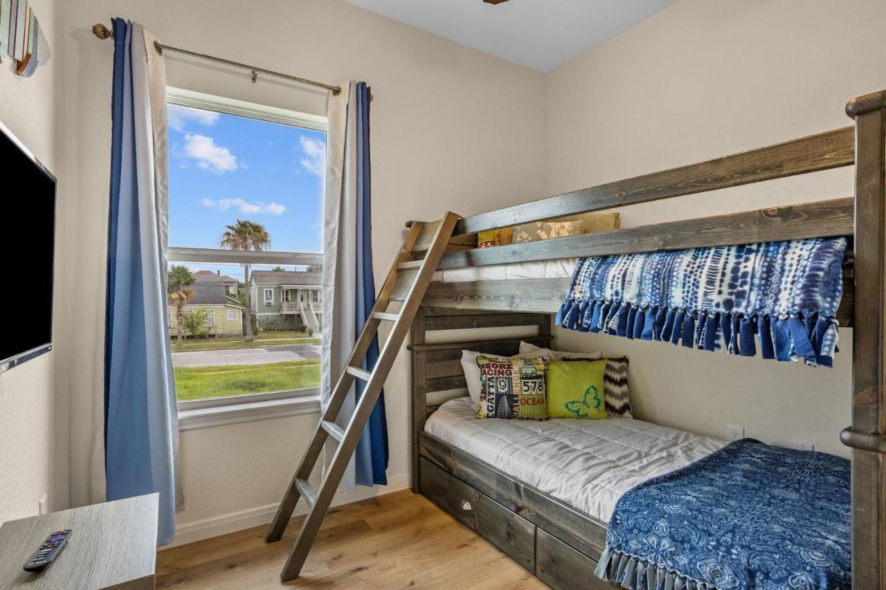 4 Bedroom 2 Bath With Game And Washerdryer Holiday home Galveston