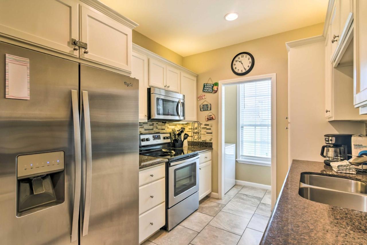 Apartment Retreat With Balcony And Ocean Views! Galveston