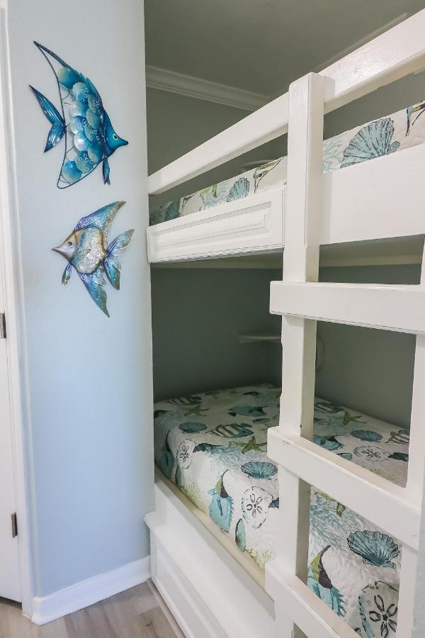 Charming Beachside Lovely Pool Hot Tubs And Boardwalk * Galveston