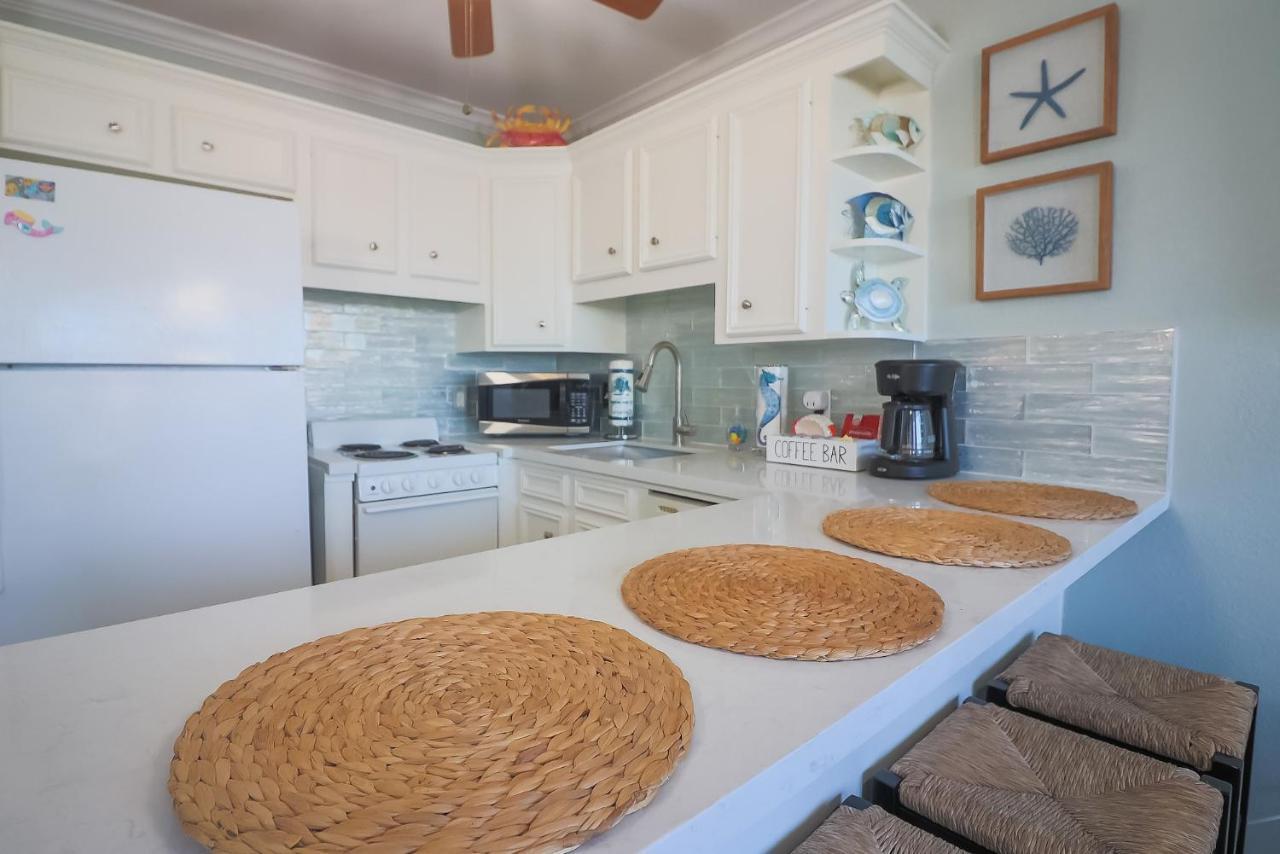 Charming Beachside Lovely Pool Hot Tubs And Boardwalk Galveston