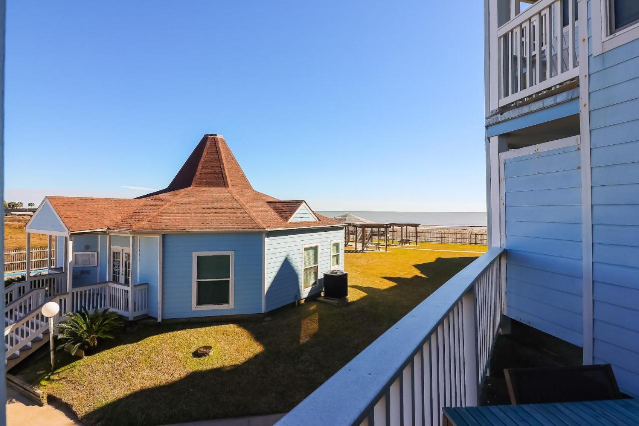 Charming Beachside Lovely Pool Hot Tubs And Boardwalk Holiday home Galveston