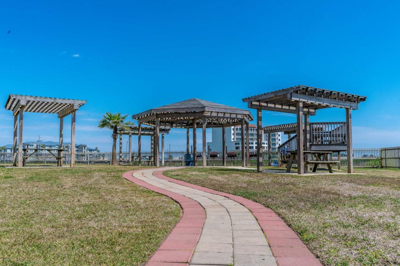 Charming Beachside Lovely Pool Hot Tubs And Boardwalk * Galveston