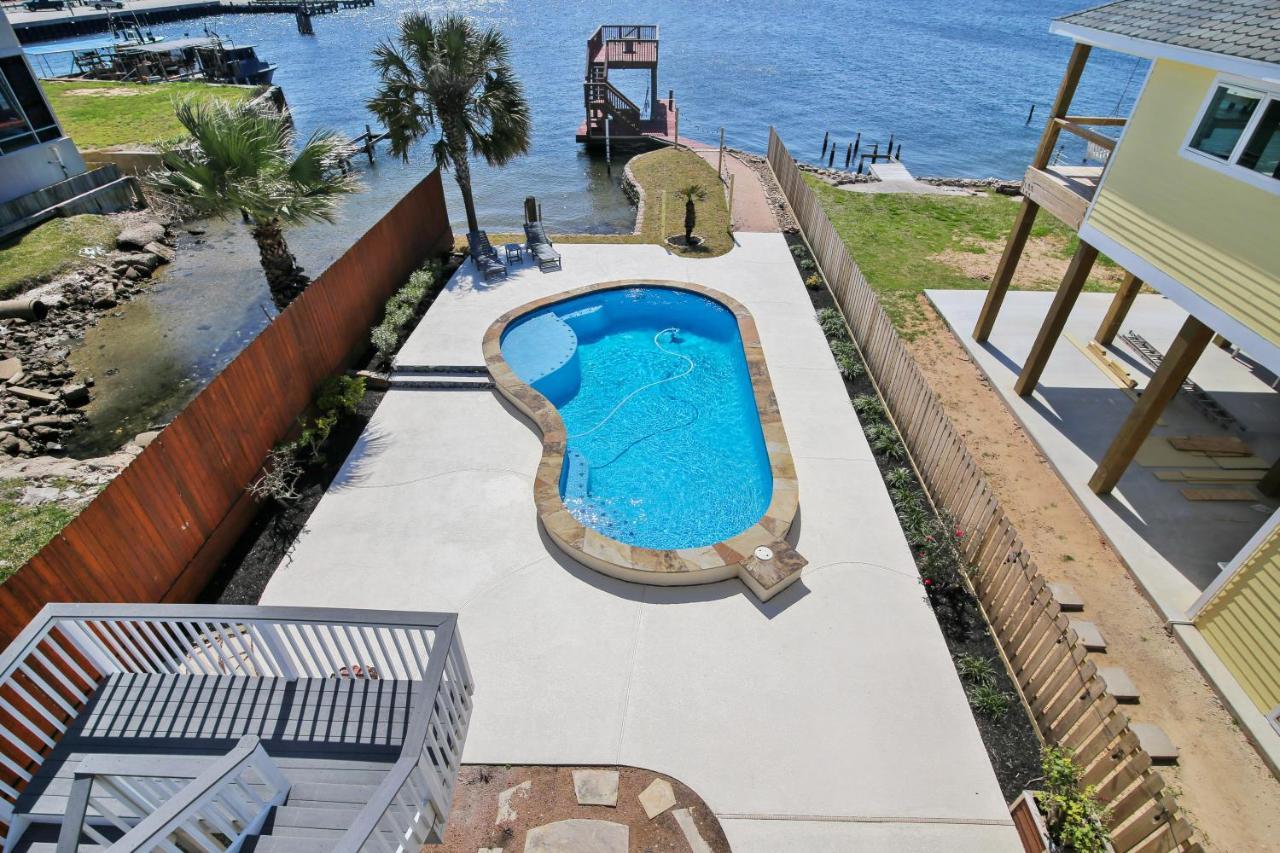 Pool Days And Dock Nights Holiday home