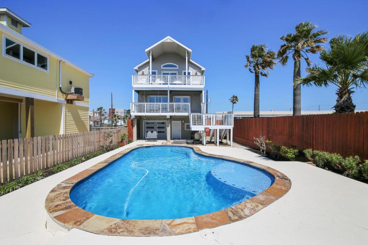 Pool Days And Dock Nights Holiday home