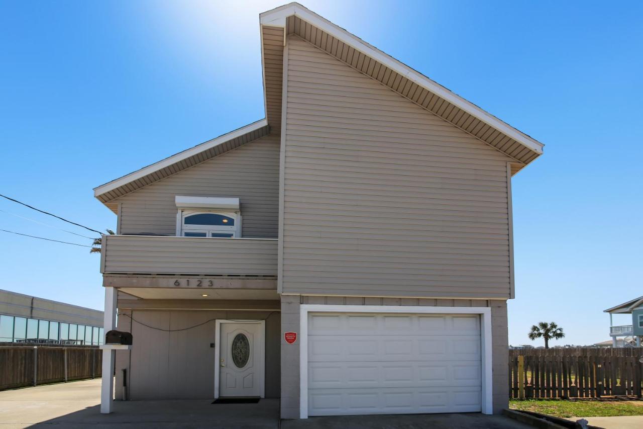 Pool Days And Dock Nights Holiday home