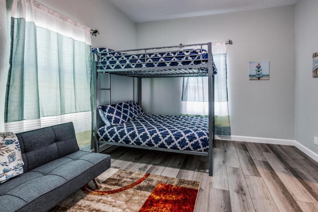 Cozy Brand New House - 2 Mins To The Holiday home Galveston