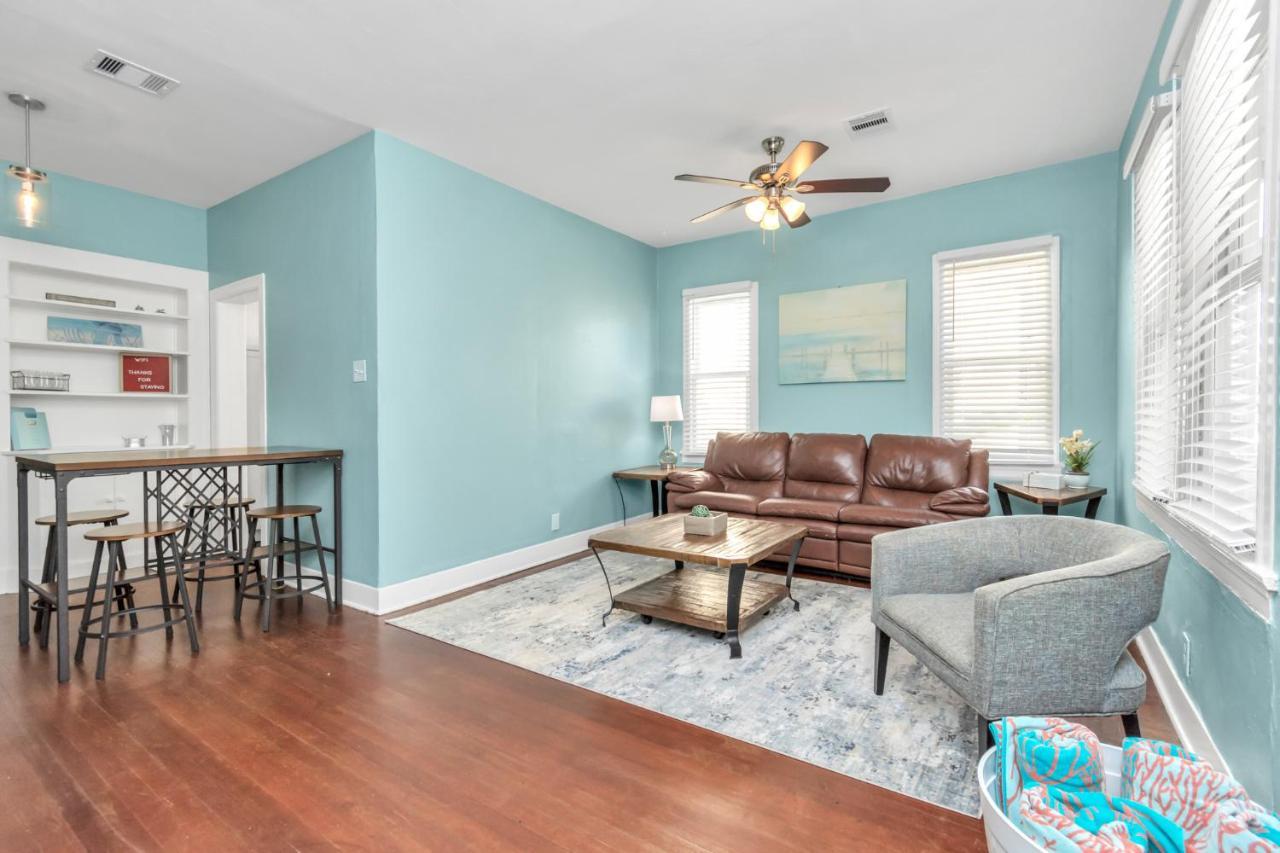 Historical House - 2 Min Drive To Sand!! Holiday home Galveston
