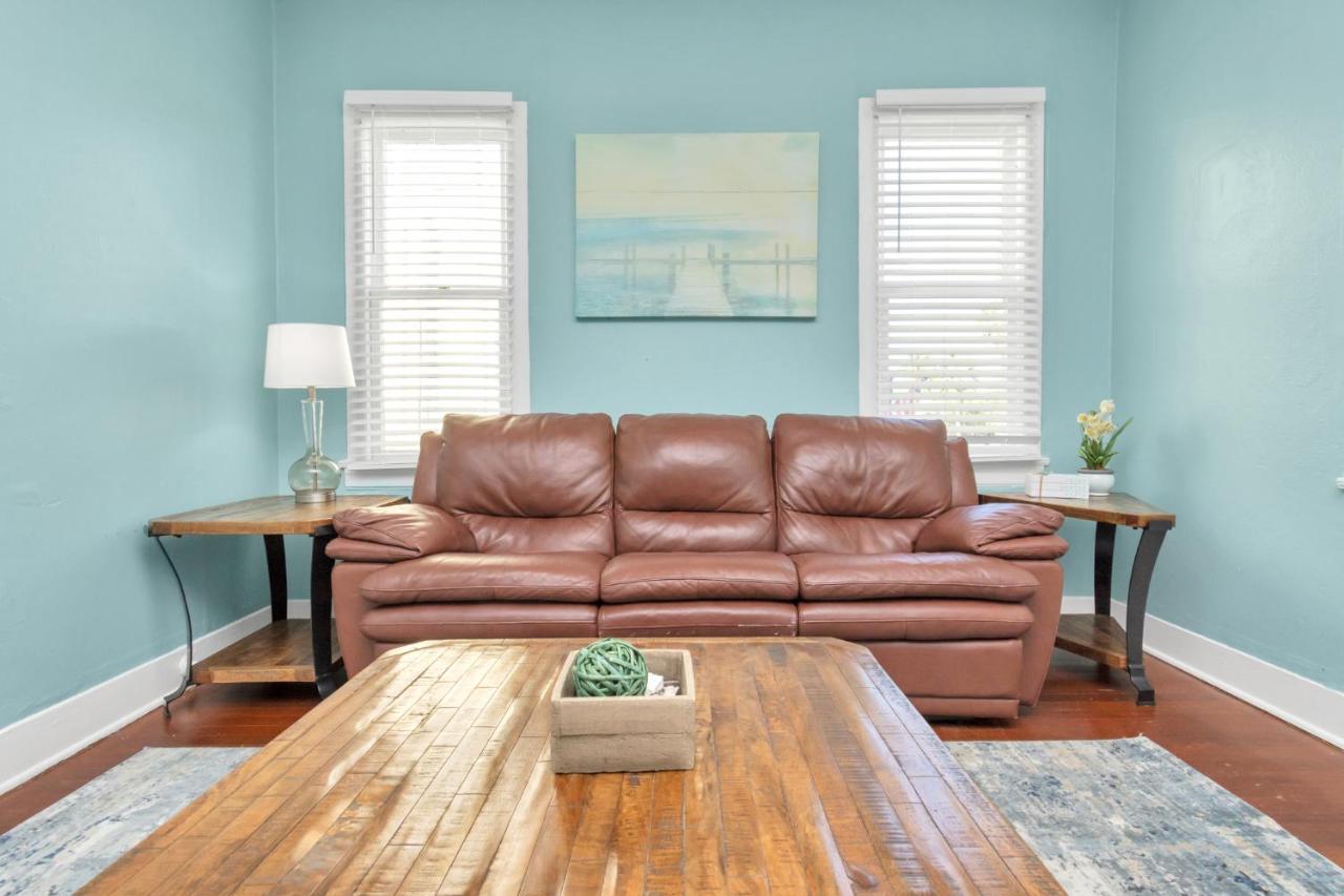 Historical House - 2 Min Drive To Sand!! Holiday home Galveston