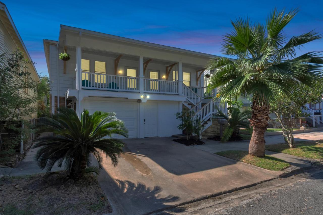 - Sleeps 7 - Minutes To !!