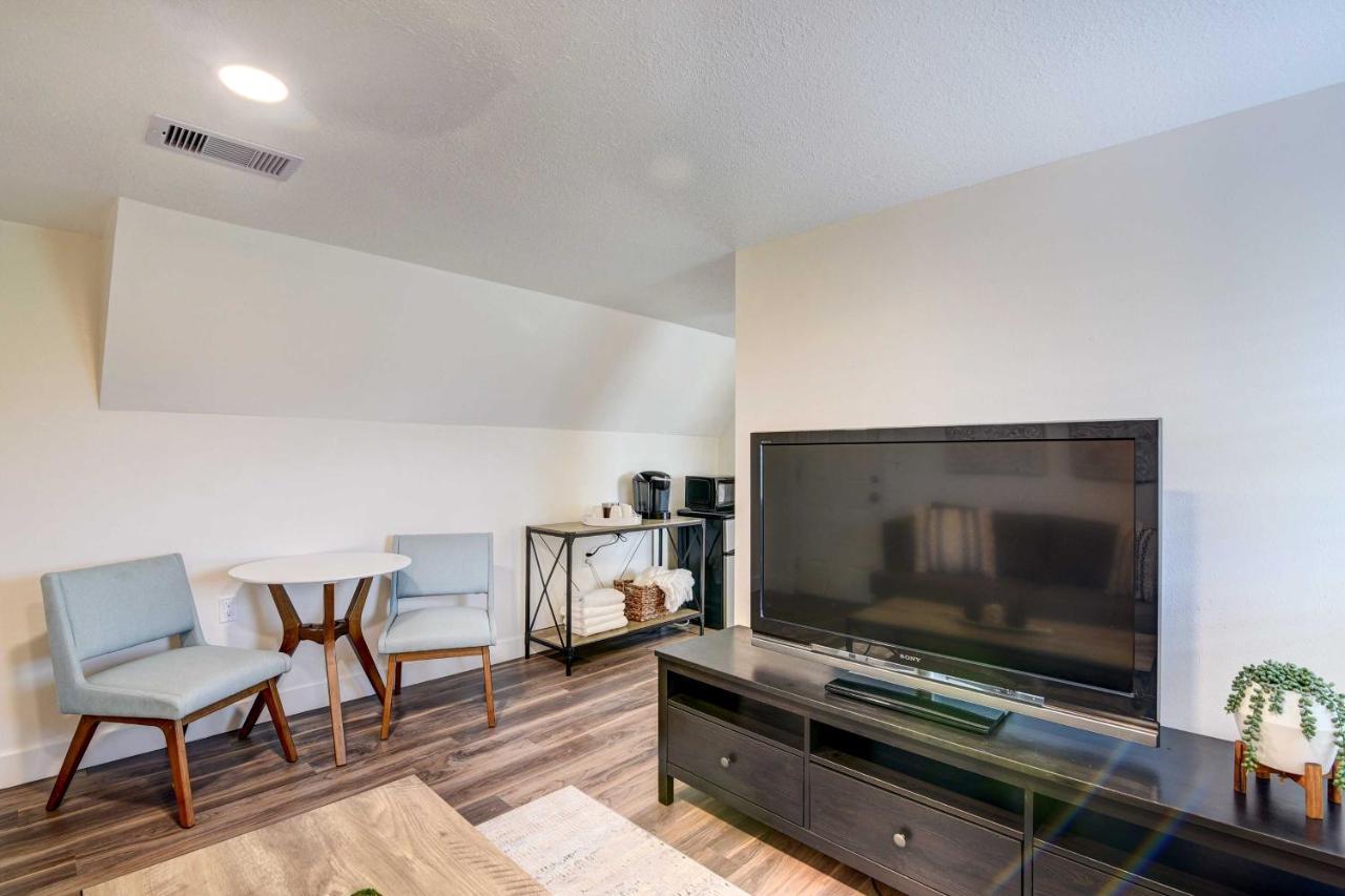 Holiday home Charming Vacation Walk To Beach! Galveston