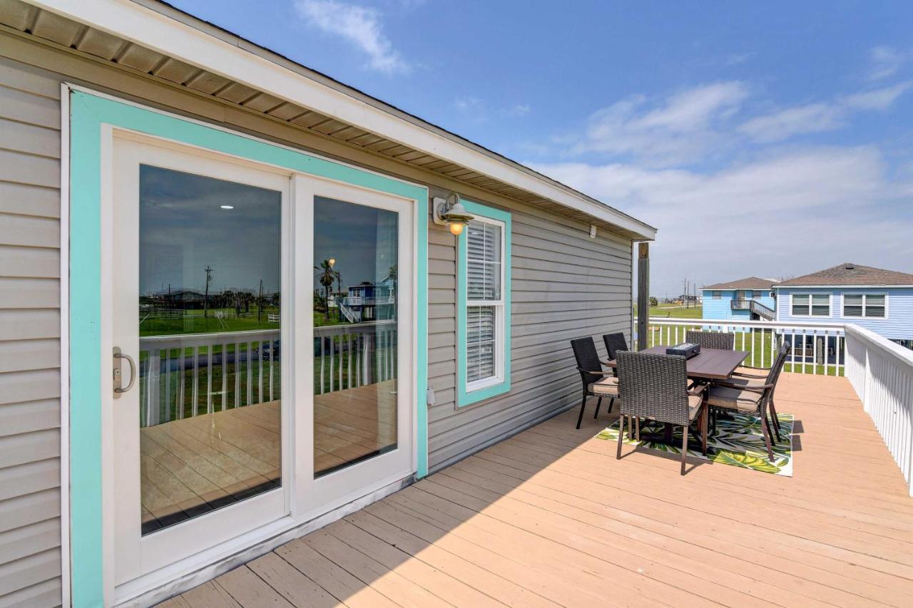 Charming Vacation Walk To Beach! Holiday home Galveston